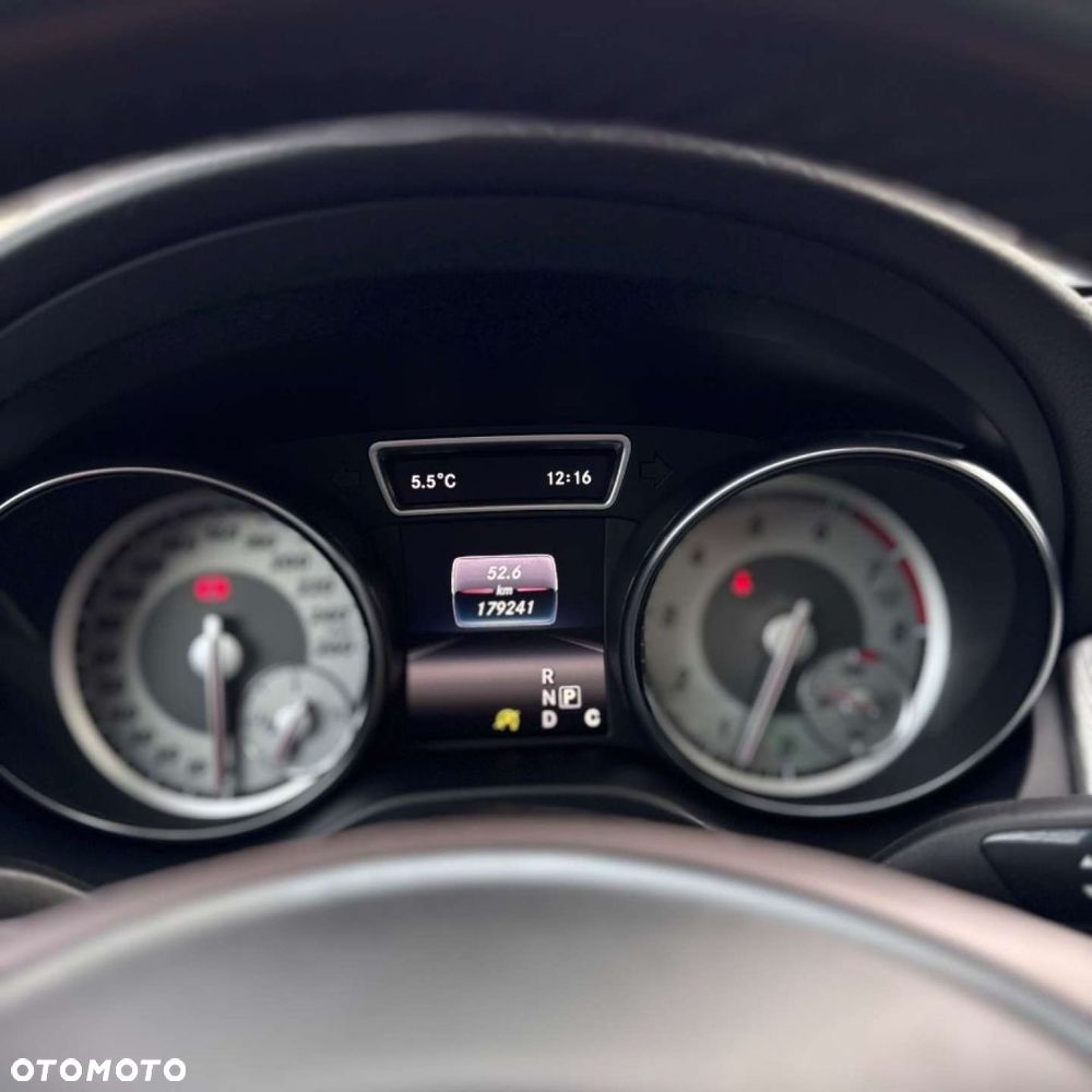 Mercedes-Benz GLA - 40