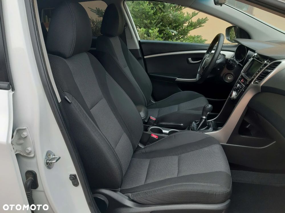 Hyundai i30 blue Kombi 1.4 YES Gold - 25