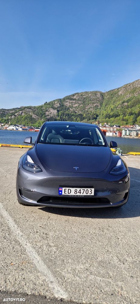 Tesla Model Y Long Range Dual Motor AWD - 3