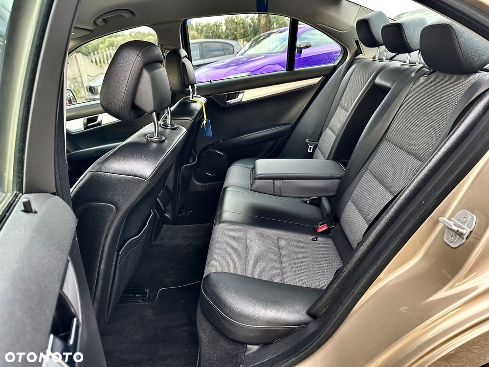 Mercedes-Benz Klasa C 180 Kompressor BlueEFFICIENCY Elegance - 18