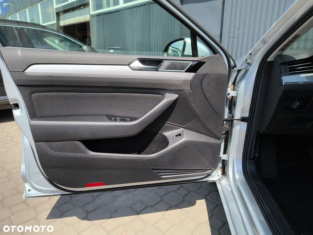Volkswagen Passat - 21