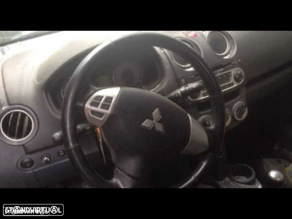 Mitsubishi Colt de 2010 para peças - 5