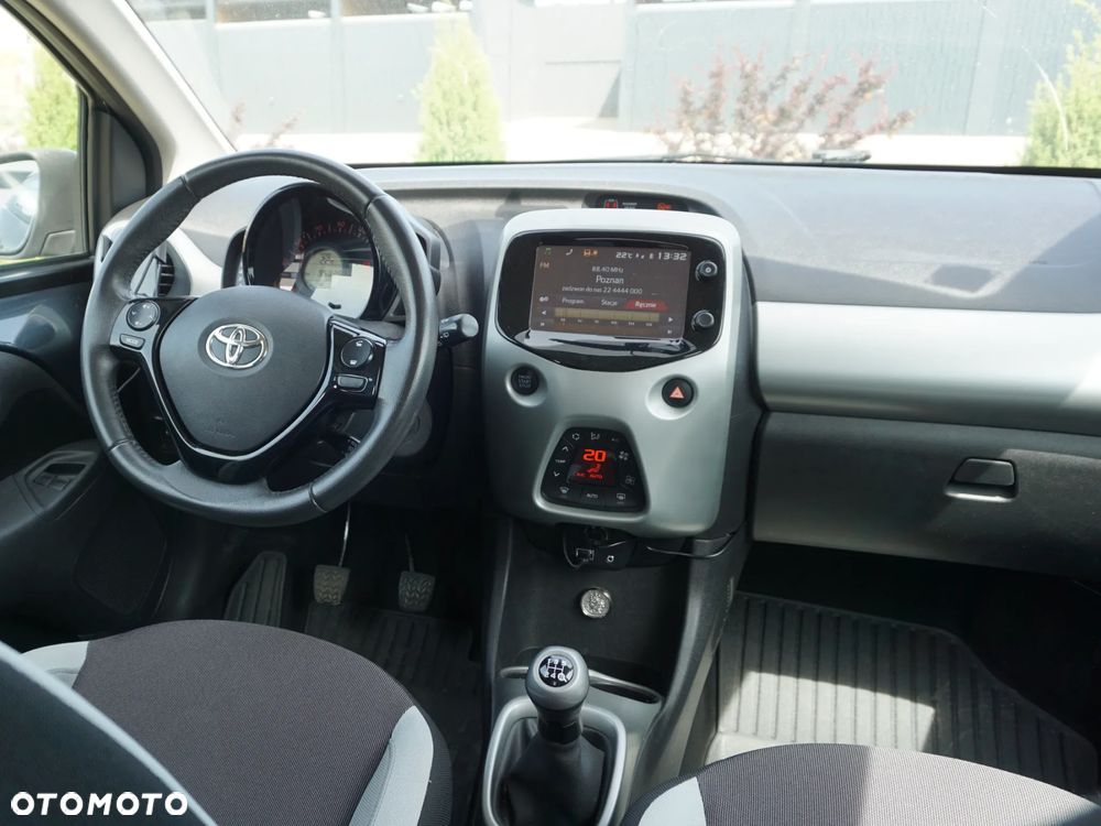 Toyota Aygo x-play touch - 17