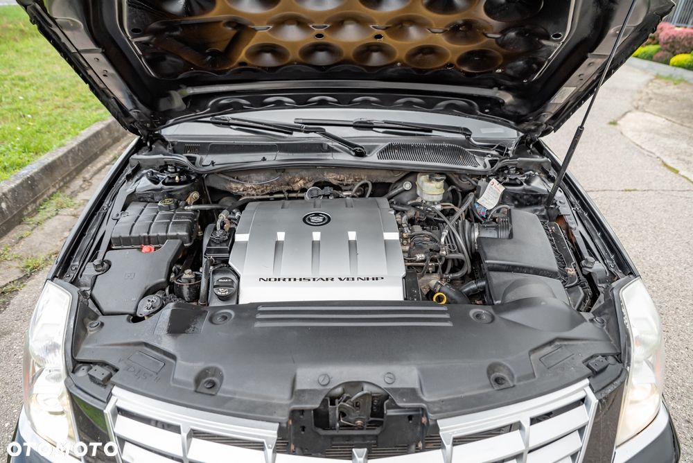 Cadillac DTS - 34