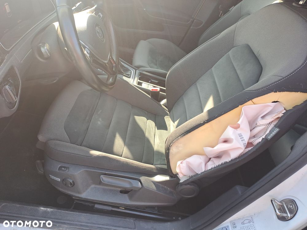 Volkswagen Golf 1.5 eTSI OPF DSG R-Line - 18