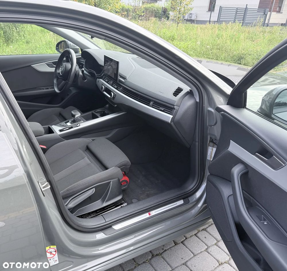 Audi A4 Avant 2023 photo 2
