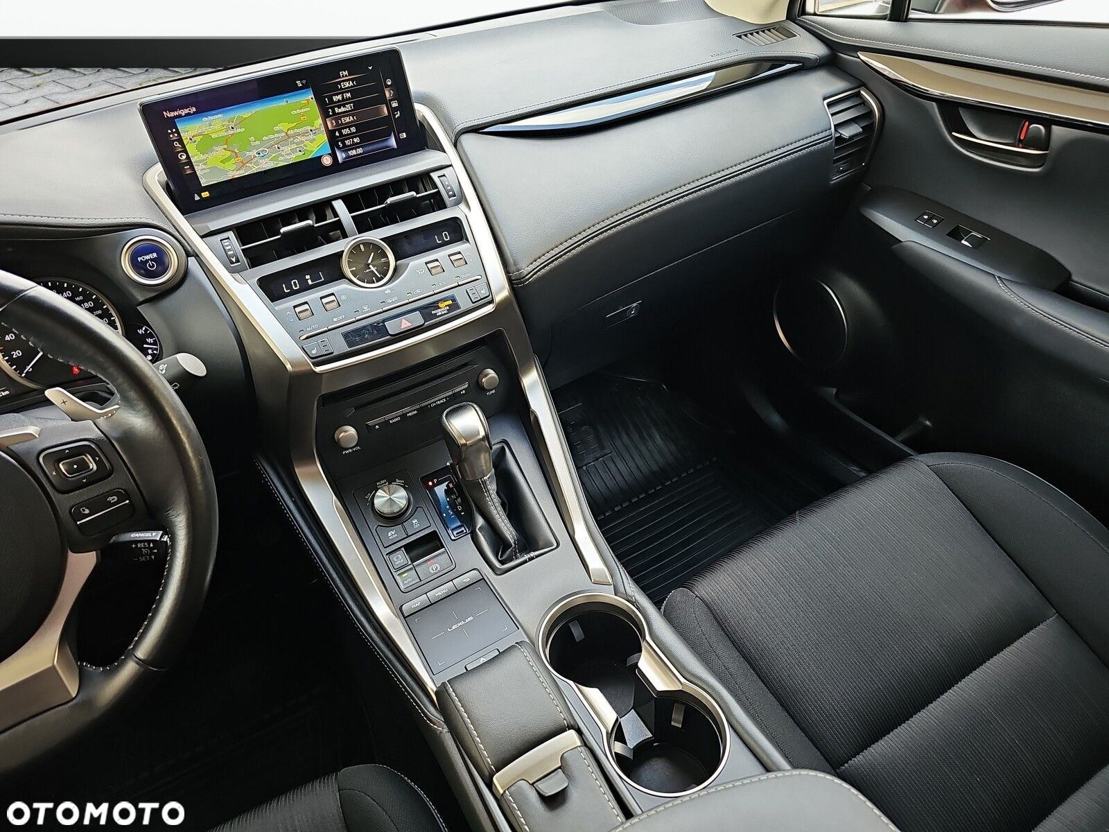 Lexus NX 300h Business Edition AWD - 18