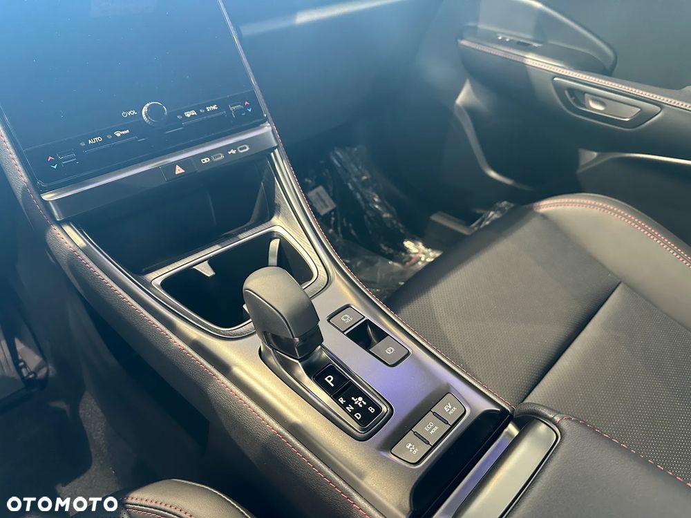 Lexus LBX 1.5 Hybrid Emotion - 14