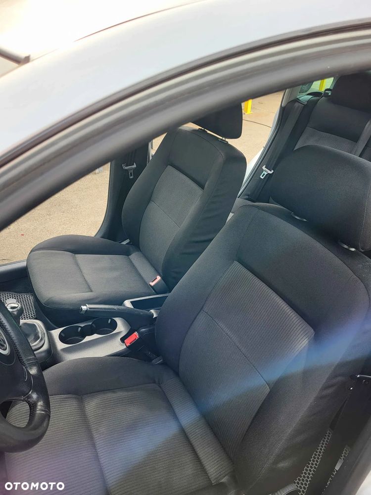 Volkswagen Passat 1.9 TDI Basis - 18