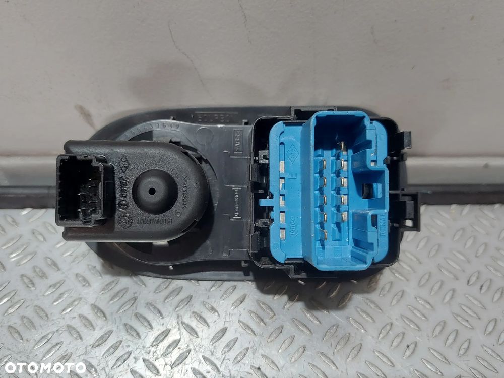 PRZEŁĄCZNIK SZYBY LEWY KIEROWCY RENAULT MASTER III 3 R2019 NR 8200637849 - 3