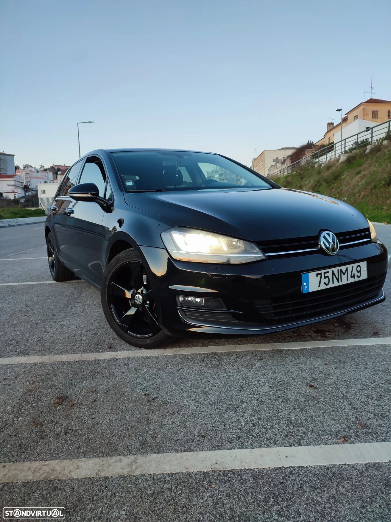 VW Golf 1.6 TDi Highline DSG - 1