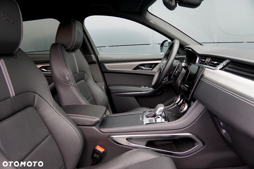 Jaguar F-Pace D200 AWD R-Dynamic S - 30