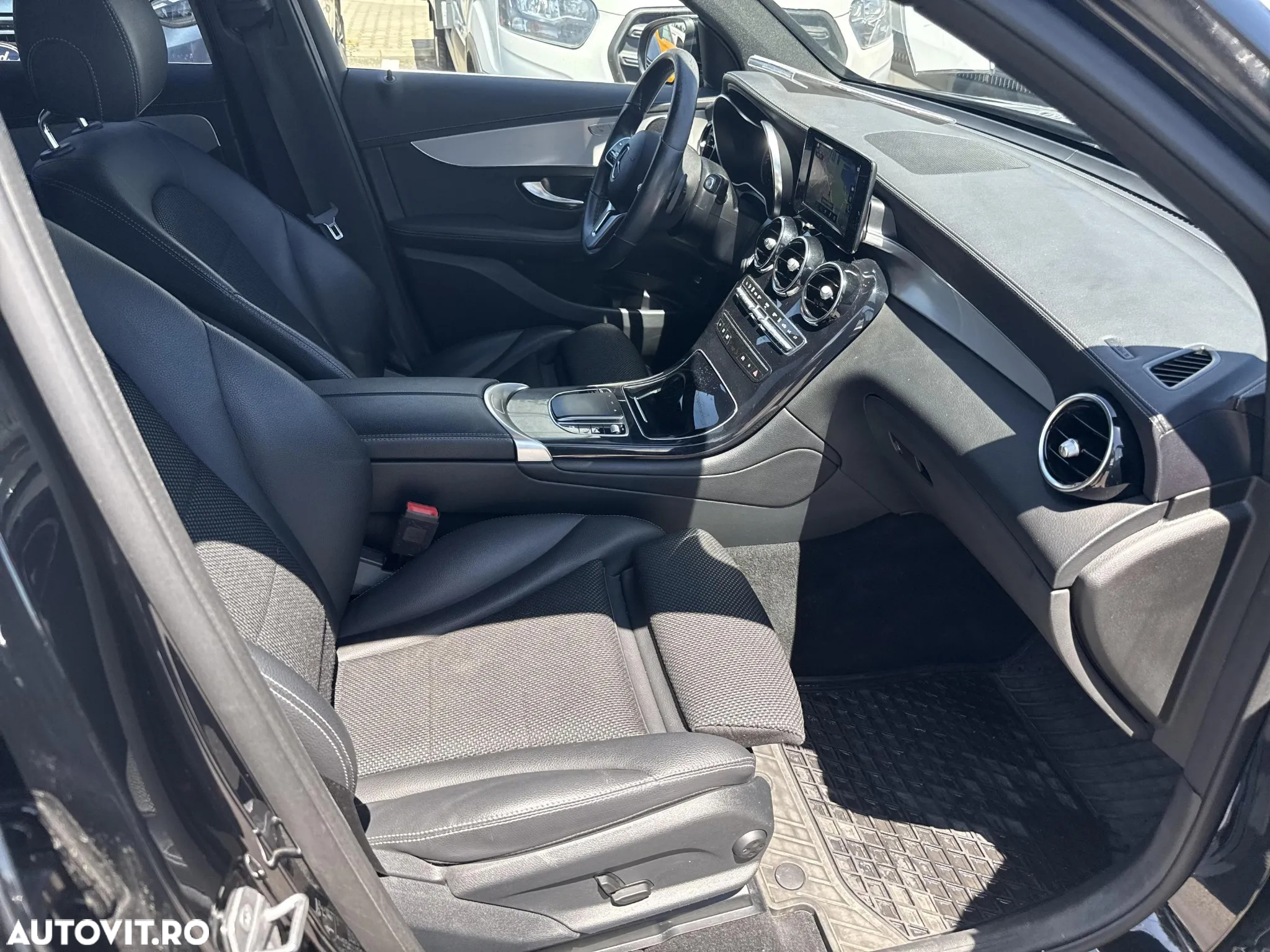 Mercedes-Benz GLC 300 de 4Matic 9G-TRONIC AMG Line - 24