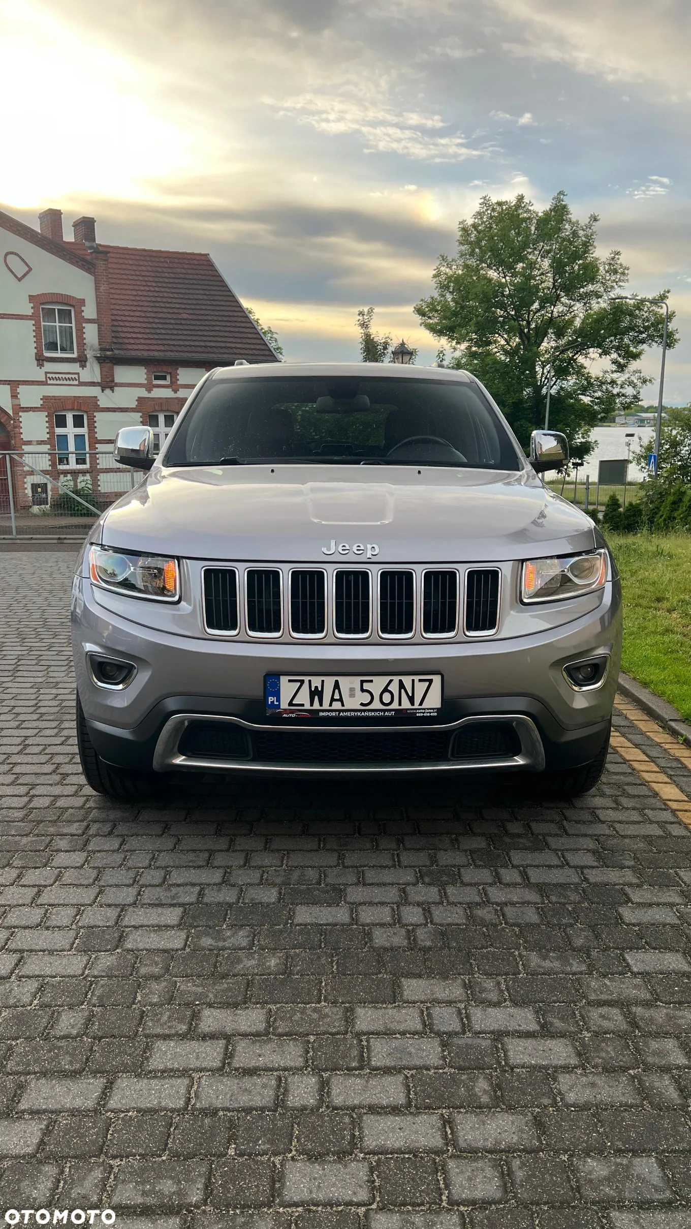 Jeep Grand Cherokee - 13