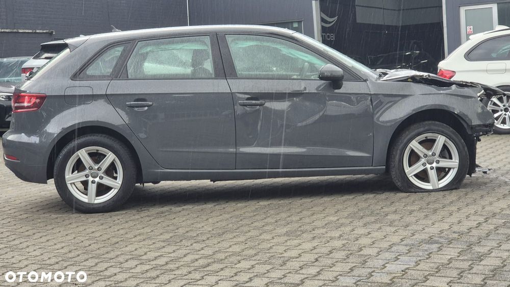 Audi A3 Sportback 1.6 TDI design - 4