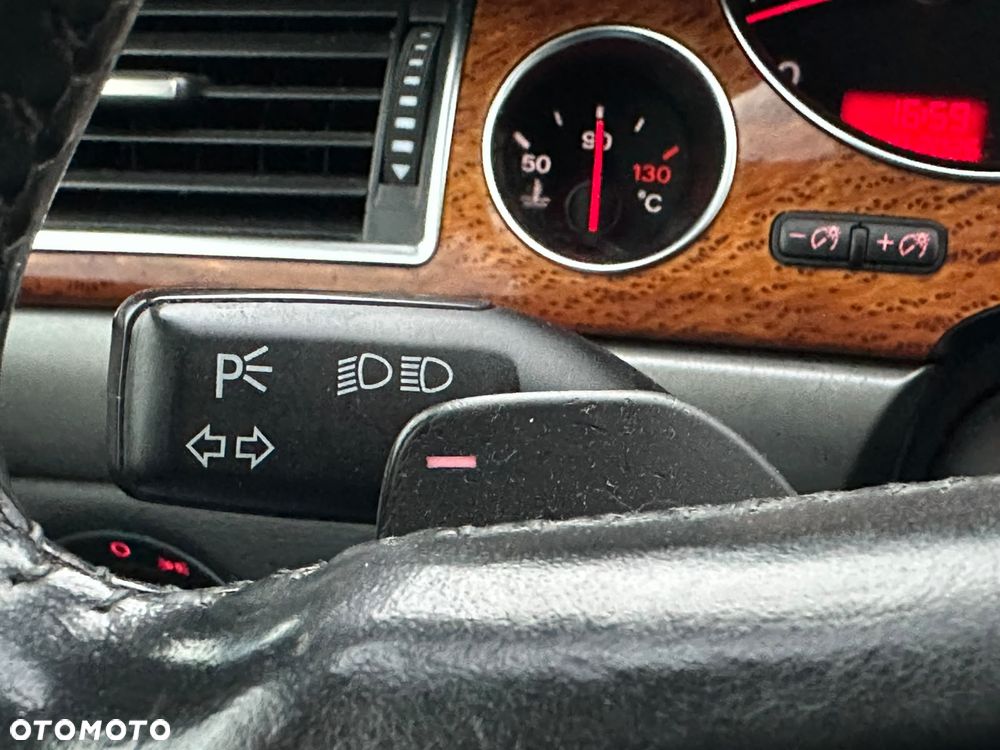 Audi A8 4.2 Quattro - 31