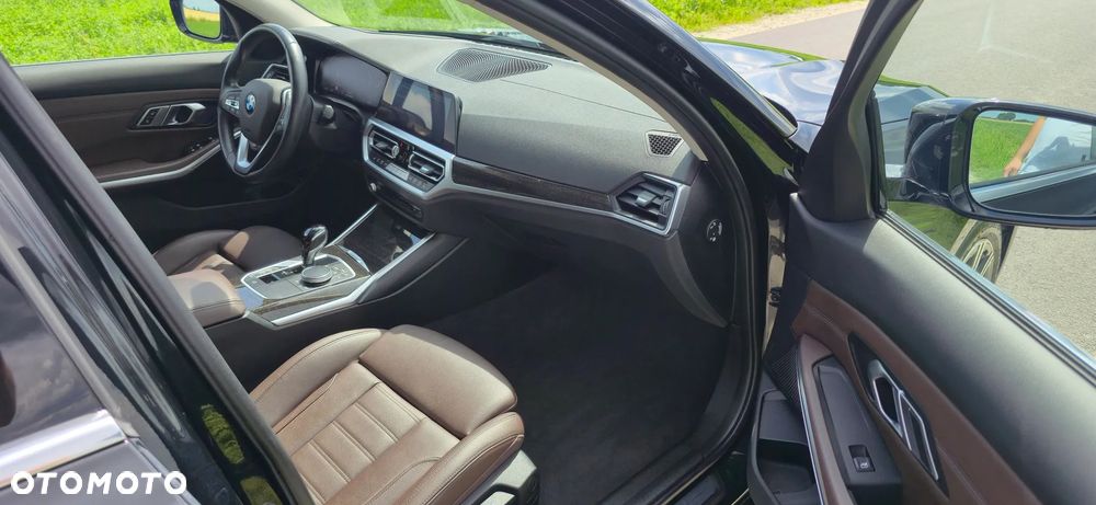 BMW Seria 3 320d xDrive M Sport sport - 12