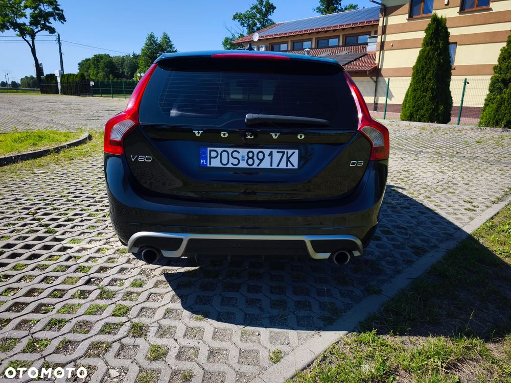 Volvo V60 D3 R-Design - 8