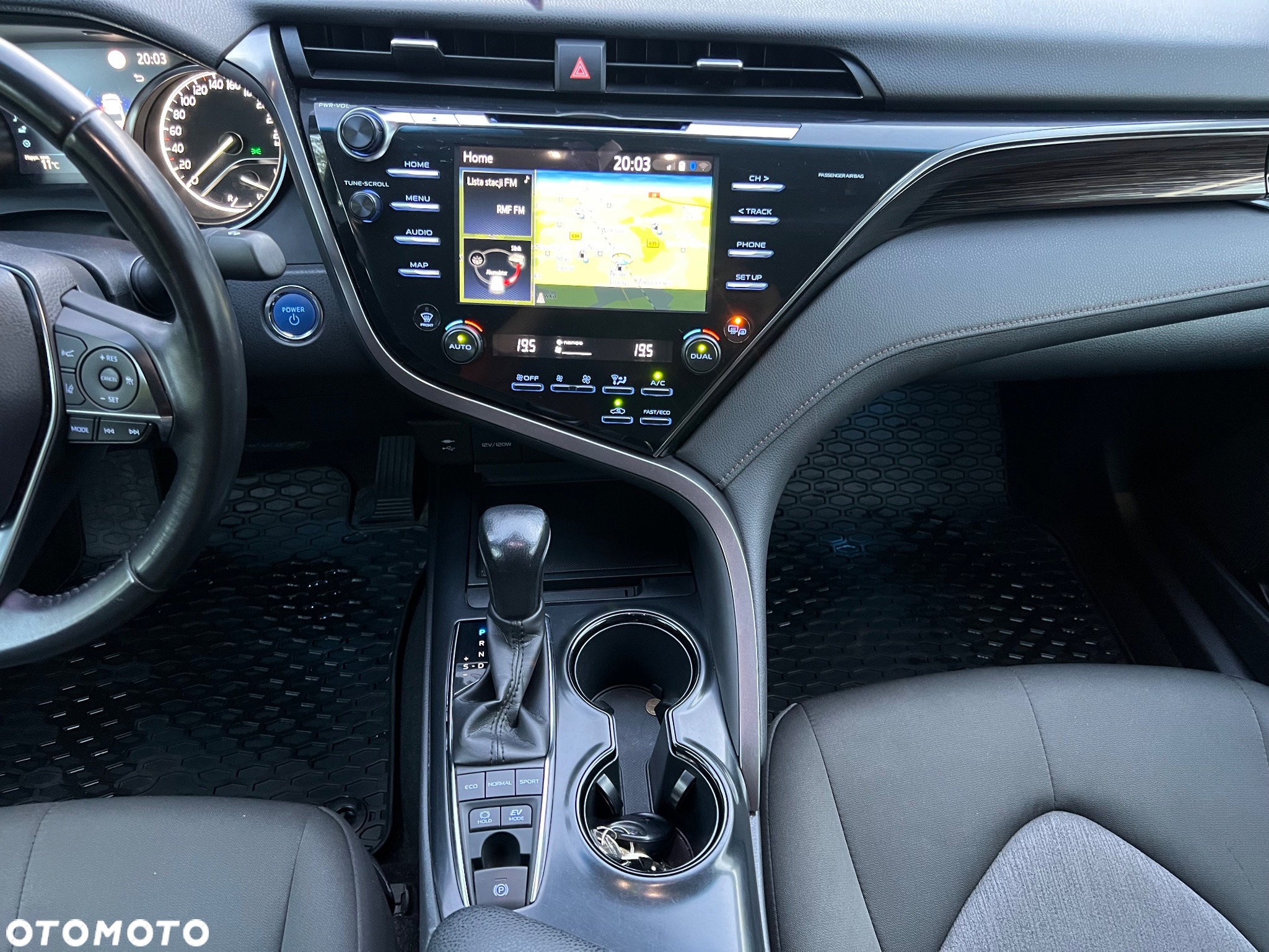 Toyota Camry 2.5 Hybrid Comfort CVT - 26