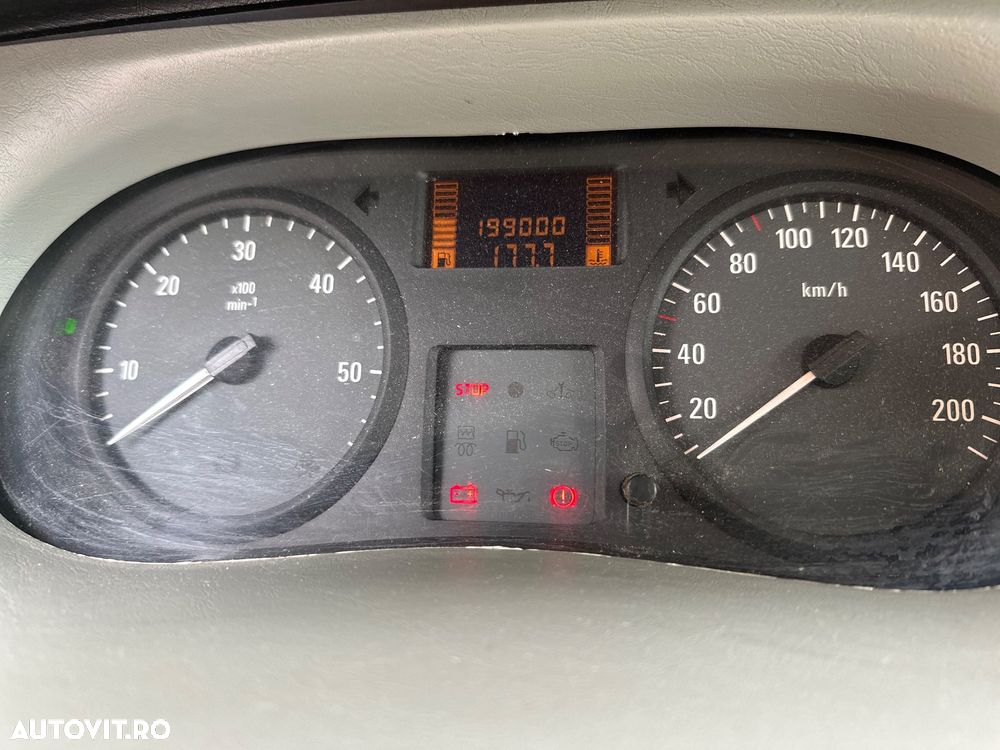 Opel Vivaro - 11