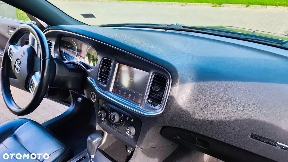 Dodge Charger 3.5 V6 SXT - 26