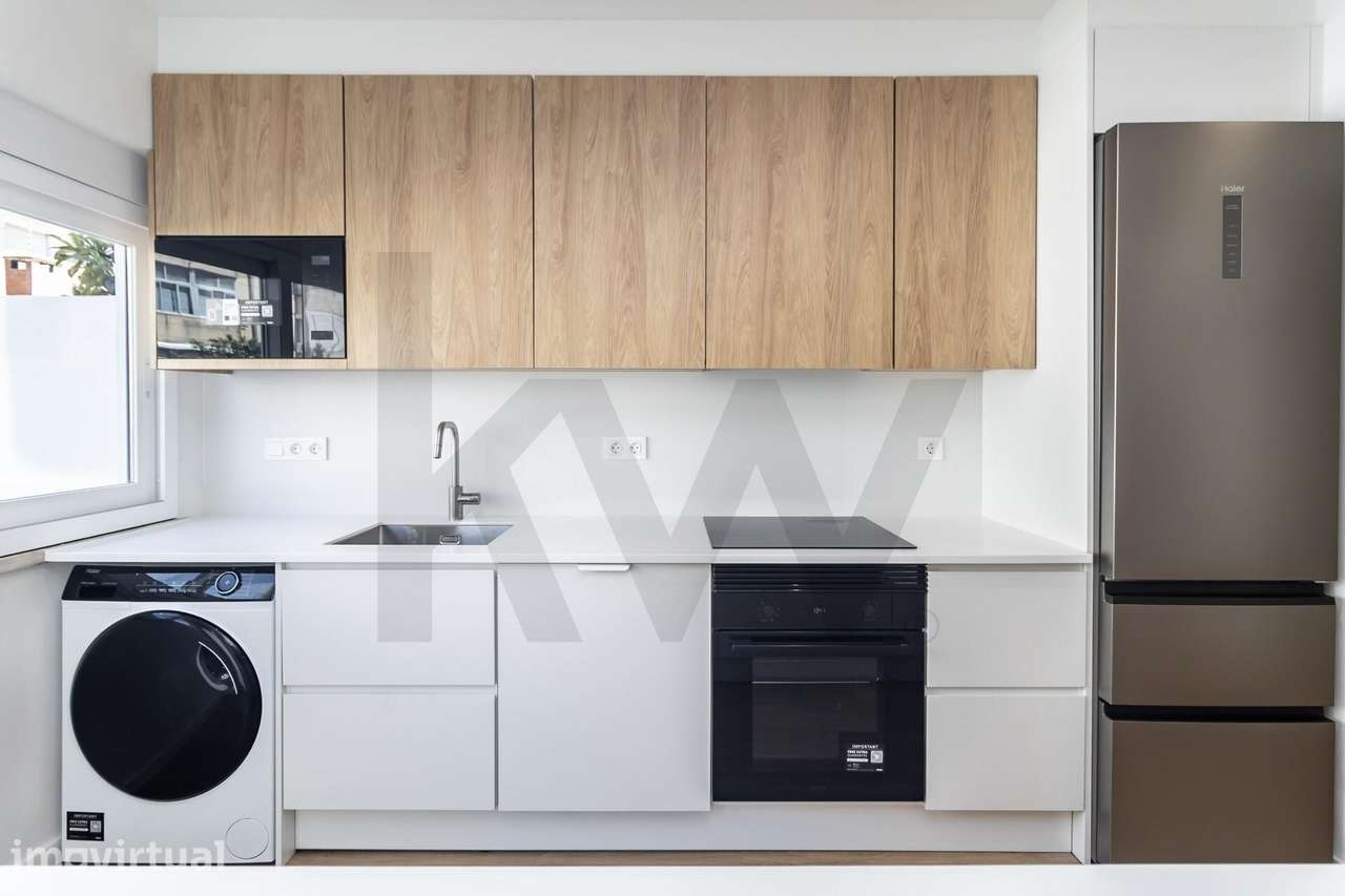 Fantástico T3 Totalmente Remodelado com Logradouro Privativo de 72m2 – - Grande imagem: 5/47