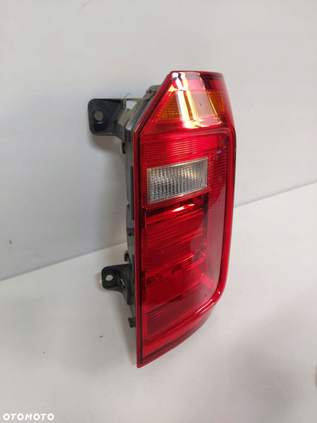 VW CADDY III 2K5 LAMPA TYŁ PRAWA - 3