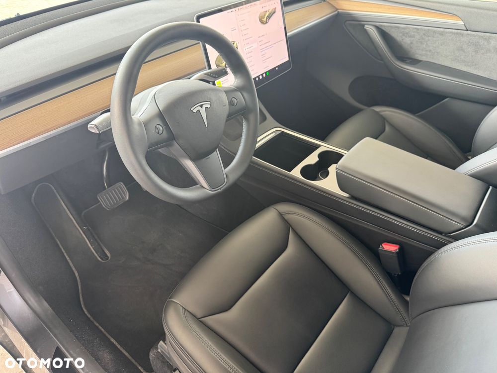 Tesla Model Y Standard - 14
