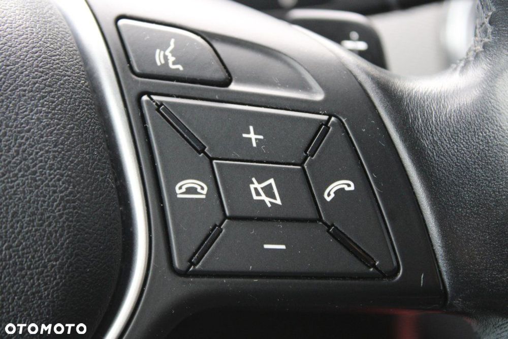 Mercedes-Benz GLA - 24