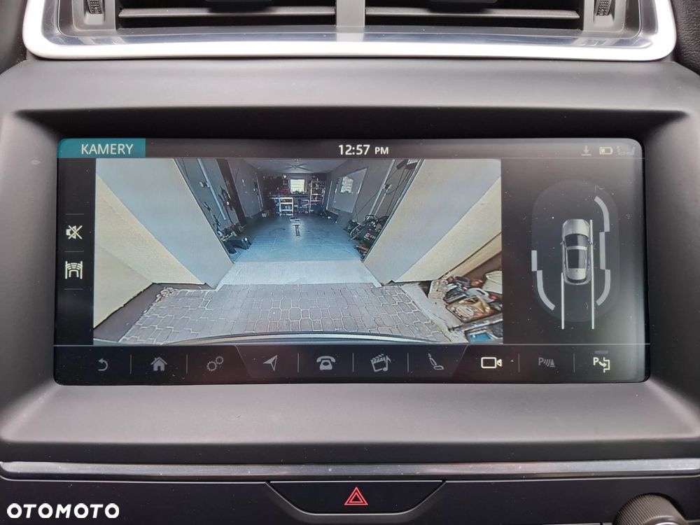 Jaguar E-Pace P250 AWD R-Dynamic S - 40