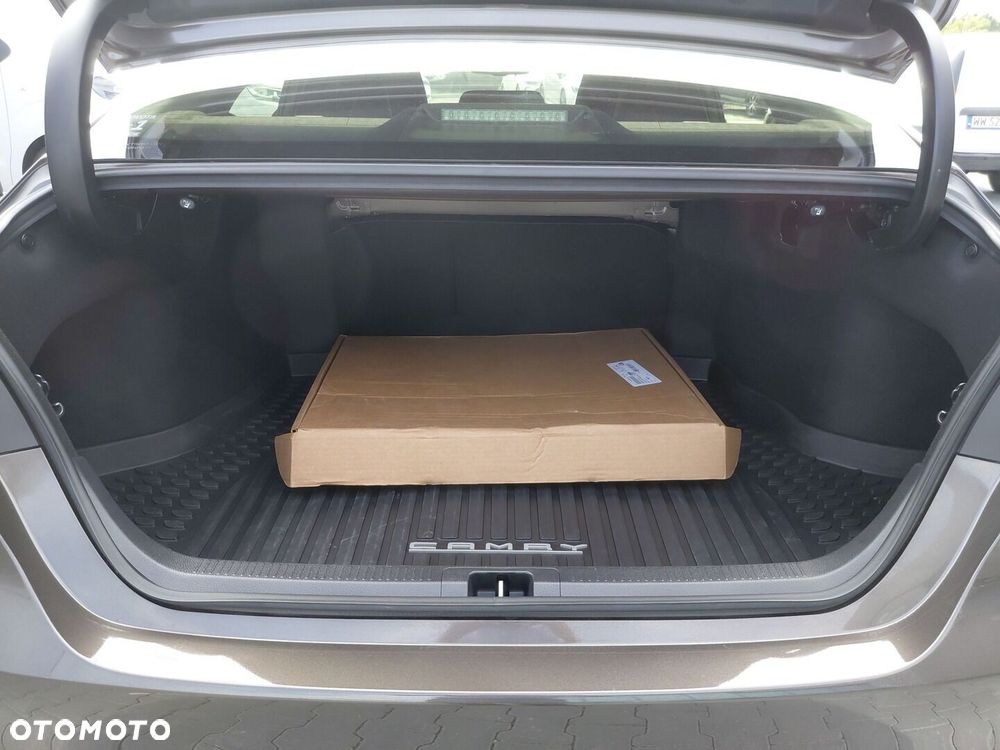 Toyota Camry 2.5 Hybrid Comfort CVT - 13