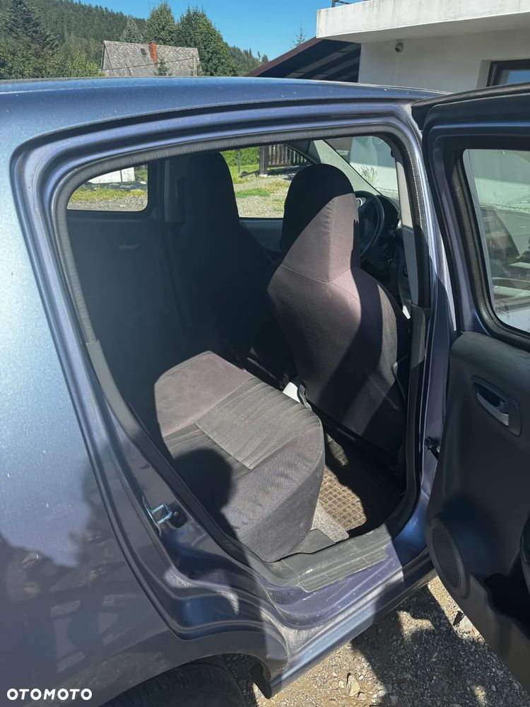 Nissan Pixo - 8