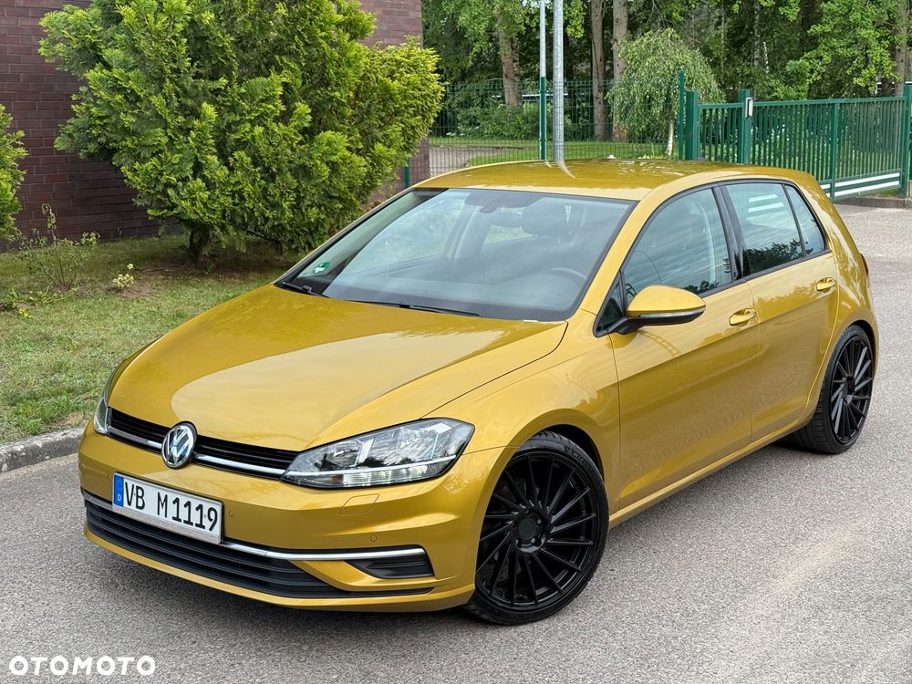 Volkswagen Golf - 1