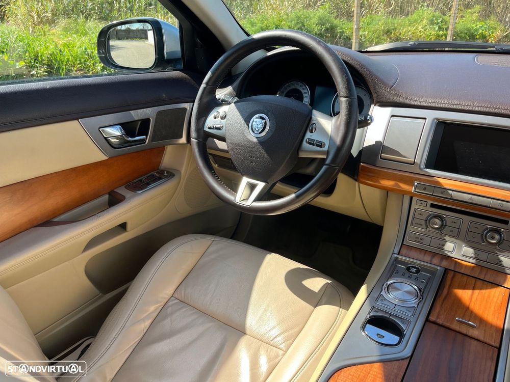 Jaguar XF 3.0 D V6 Premium Luxury - 20