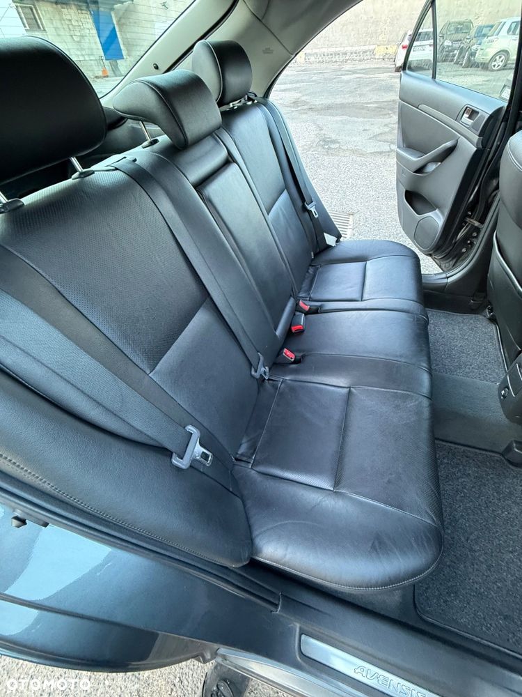 Toyota Avensis - 1