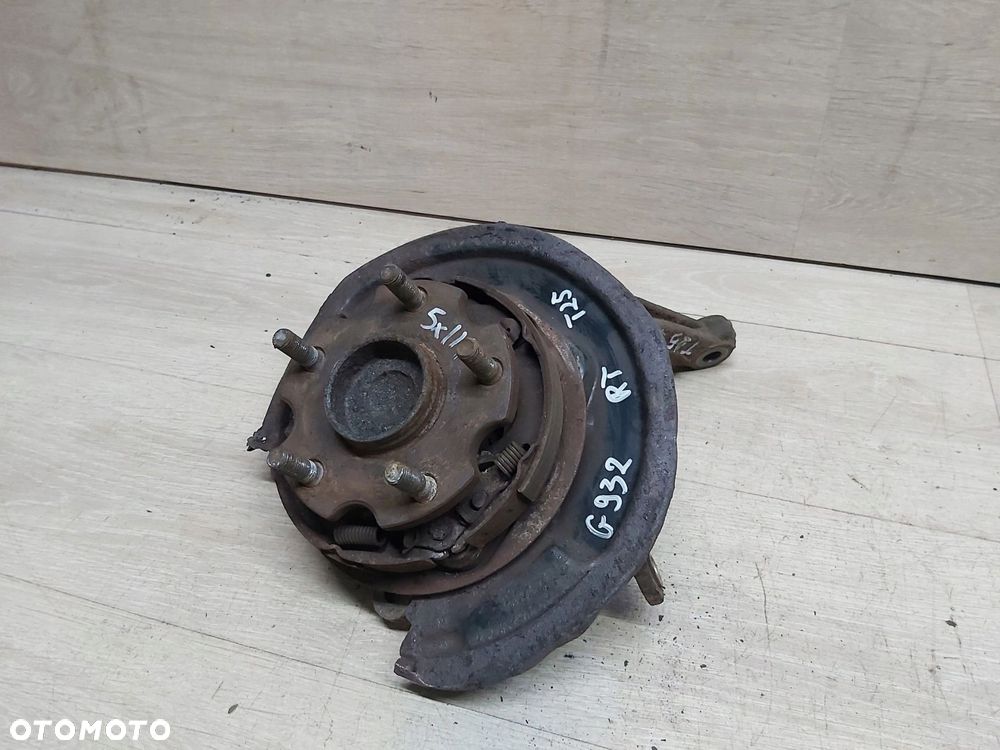 TOYOTA Avensis T25 03-08 r 2,2 d4d zwrotnica PRAWY tył piasta 5x114,3 - 1