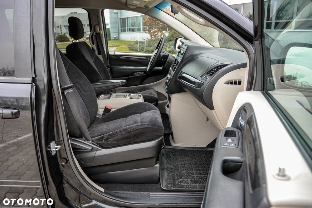 Dodge Grand Caravan - 11