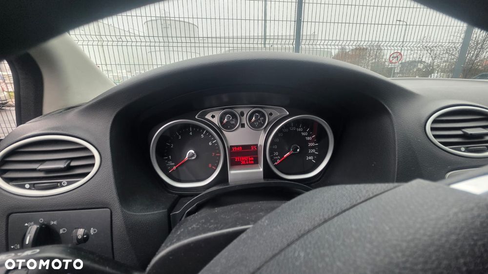 Ford Focus 1.6 Ambiente - 9