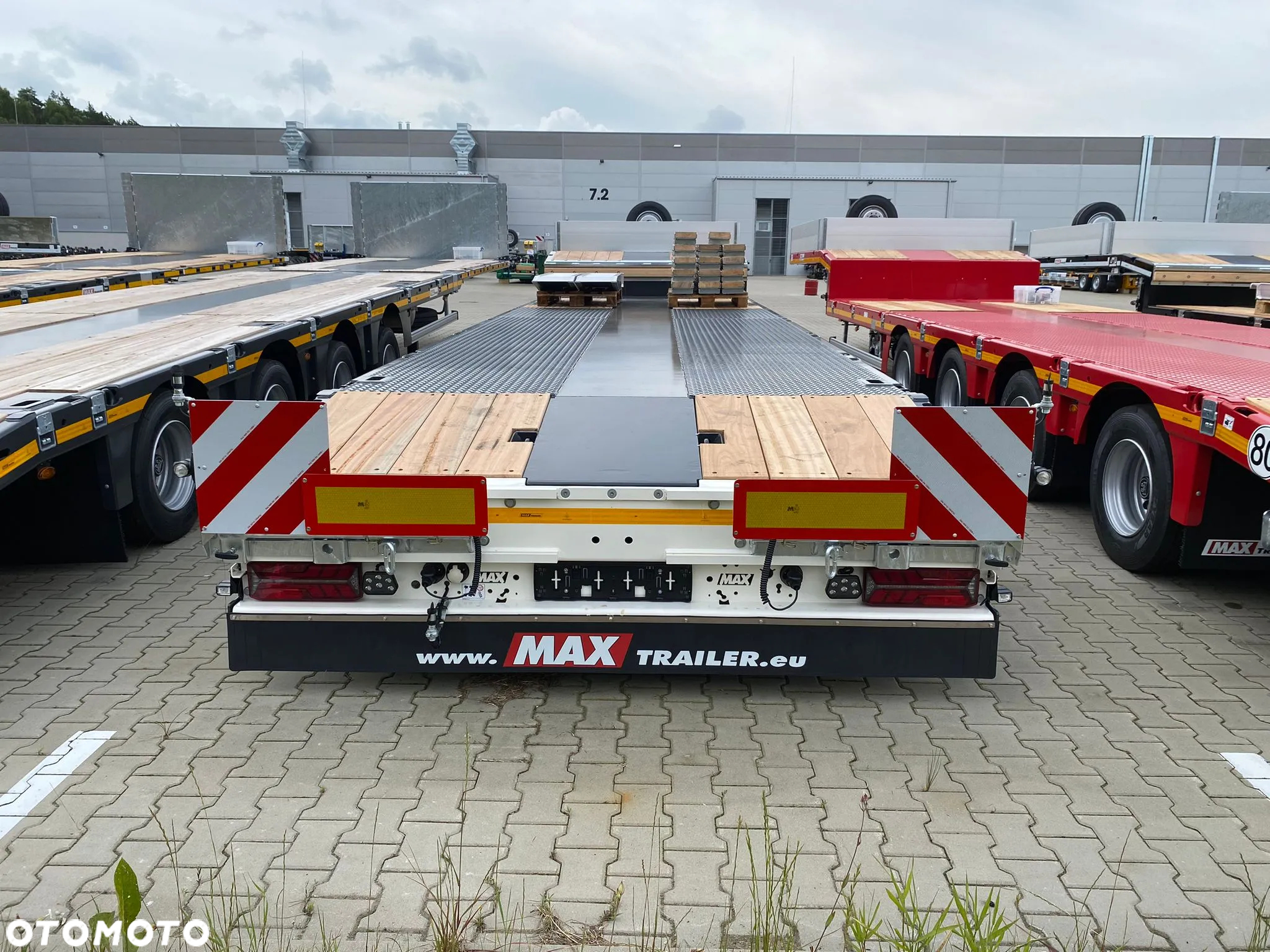 MAX Trailer 4 osiowe semi, rozciągane, hydrauliczne skręt osi - 4