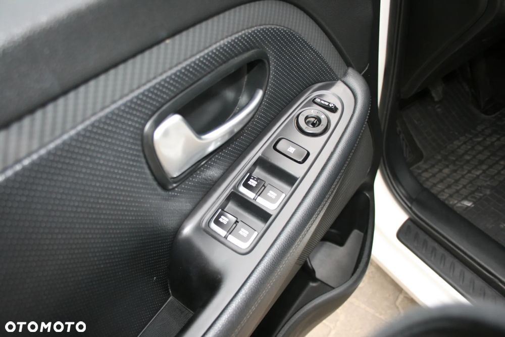 Kia Carens 1.7 CRDi XL 7os - 12