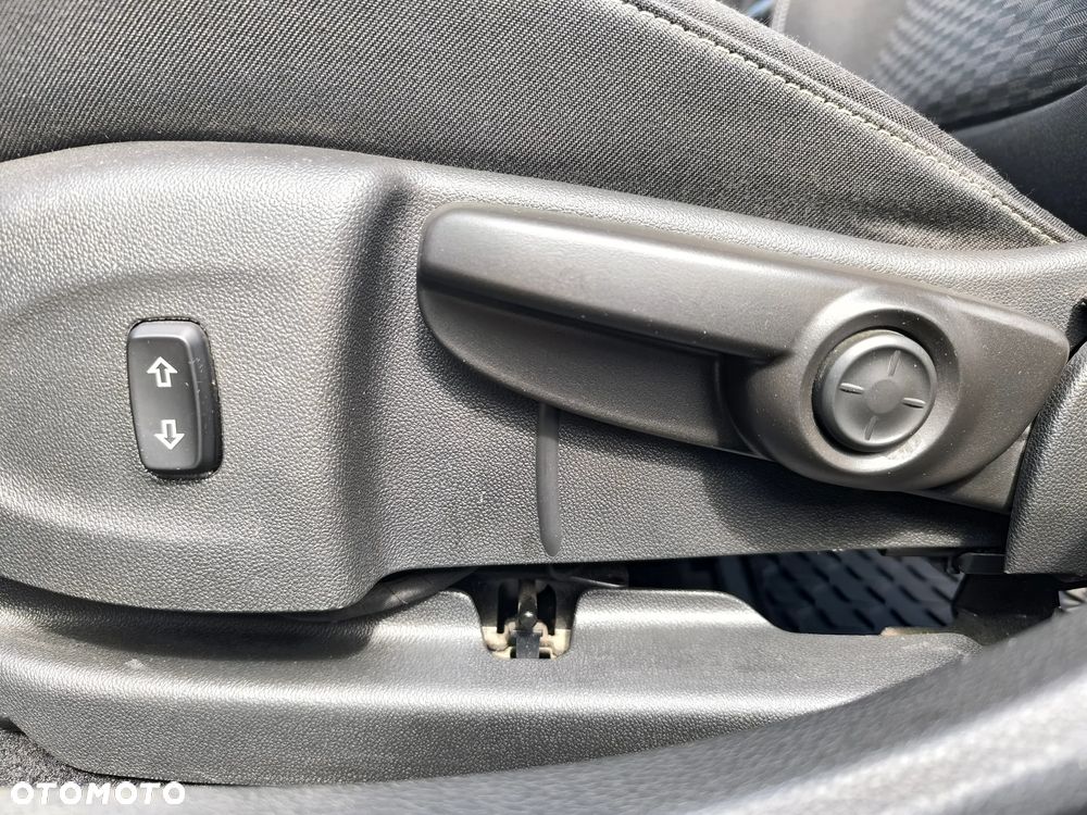 Opel Astra 1.6 CDTI Dynamic S&S - 19