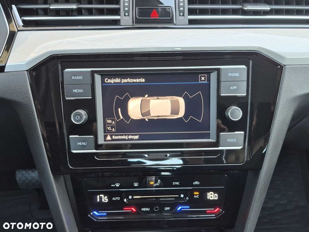 Volkswagen Passat - 12