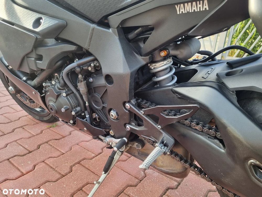 Yamaha R1 - 7
