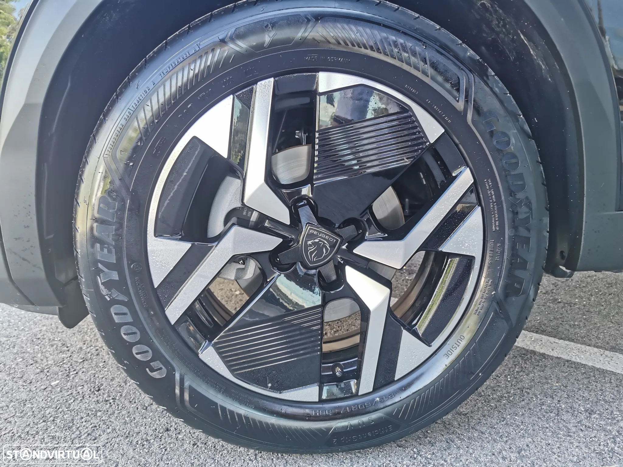 Peugeot 2008 1.2 PureTech Allure - 21