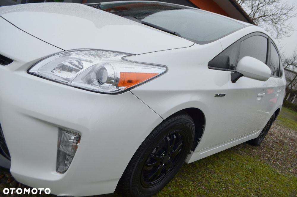 Toyota Prius (Hybrid) - 6