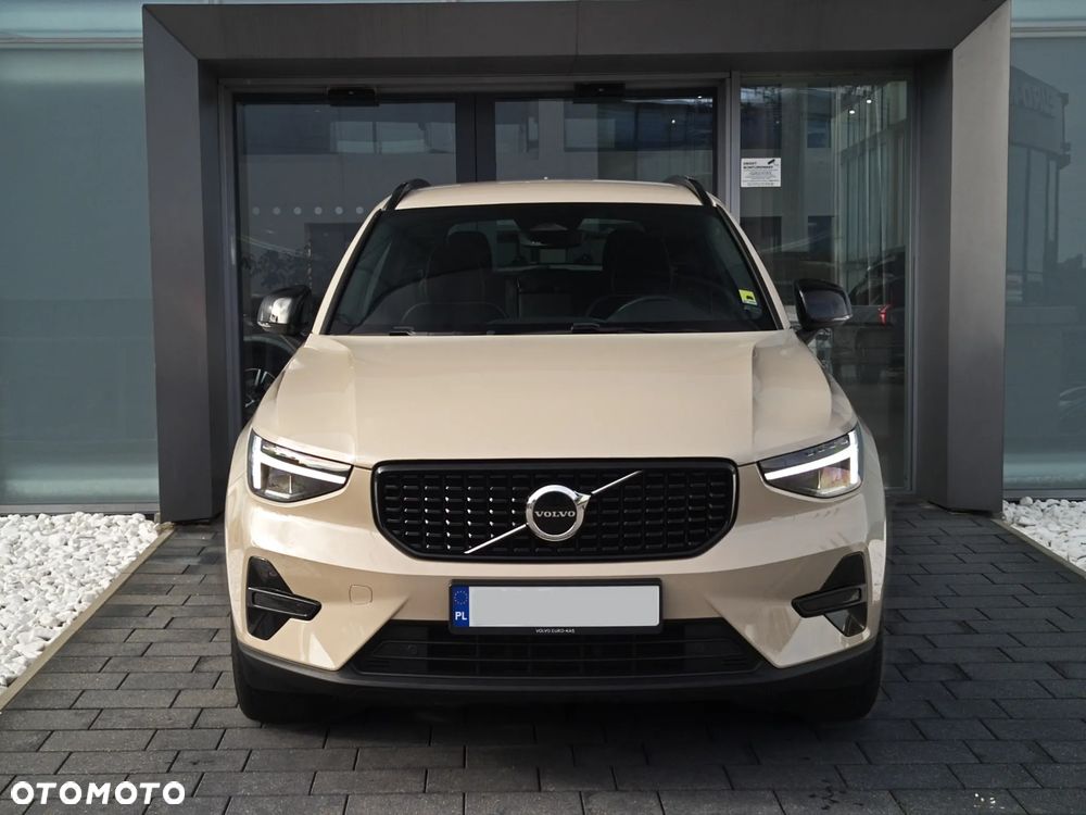Volvo XC 40 B3 Plus Dark - 3