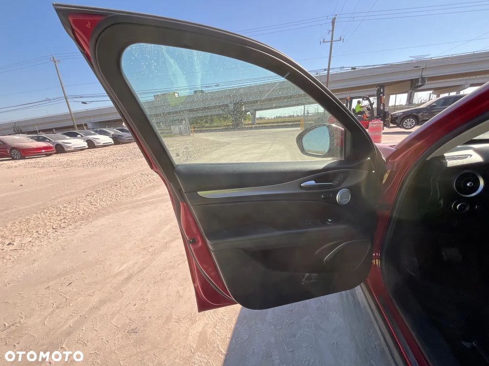 Alfa Romeo Stelvio - 17