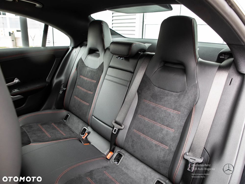 Mercedes-Benz CLA 250 E AMG Line 8G-DCT - 12