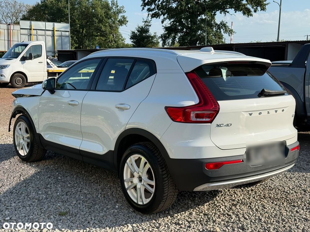 Volvo XC 40 T3 Momentum Pro - 2