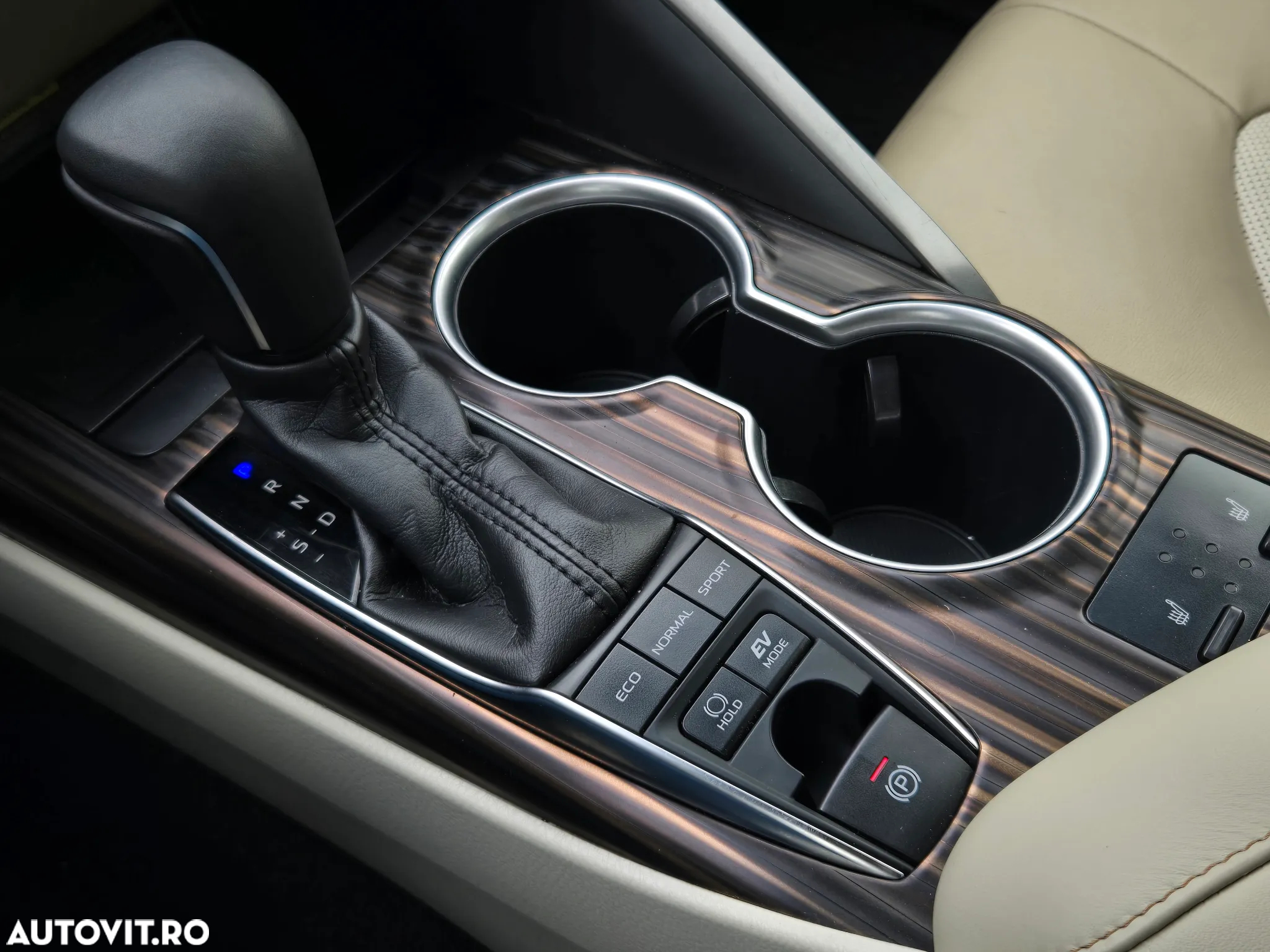 Toyota Camry 2.5 Hybrid Exclusive - 10
